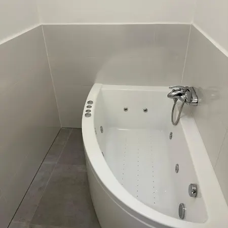 Nowy Z Jacuzzi W Bielsku-bialej