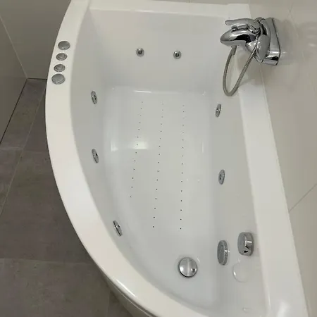 Nowy Z Jacuzzi W Bielsku-bialej Apartment