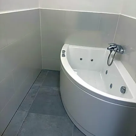 Nowy Z Jacuzzi W Bielsku-bialej
